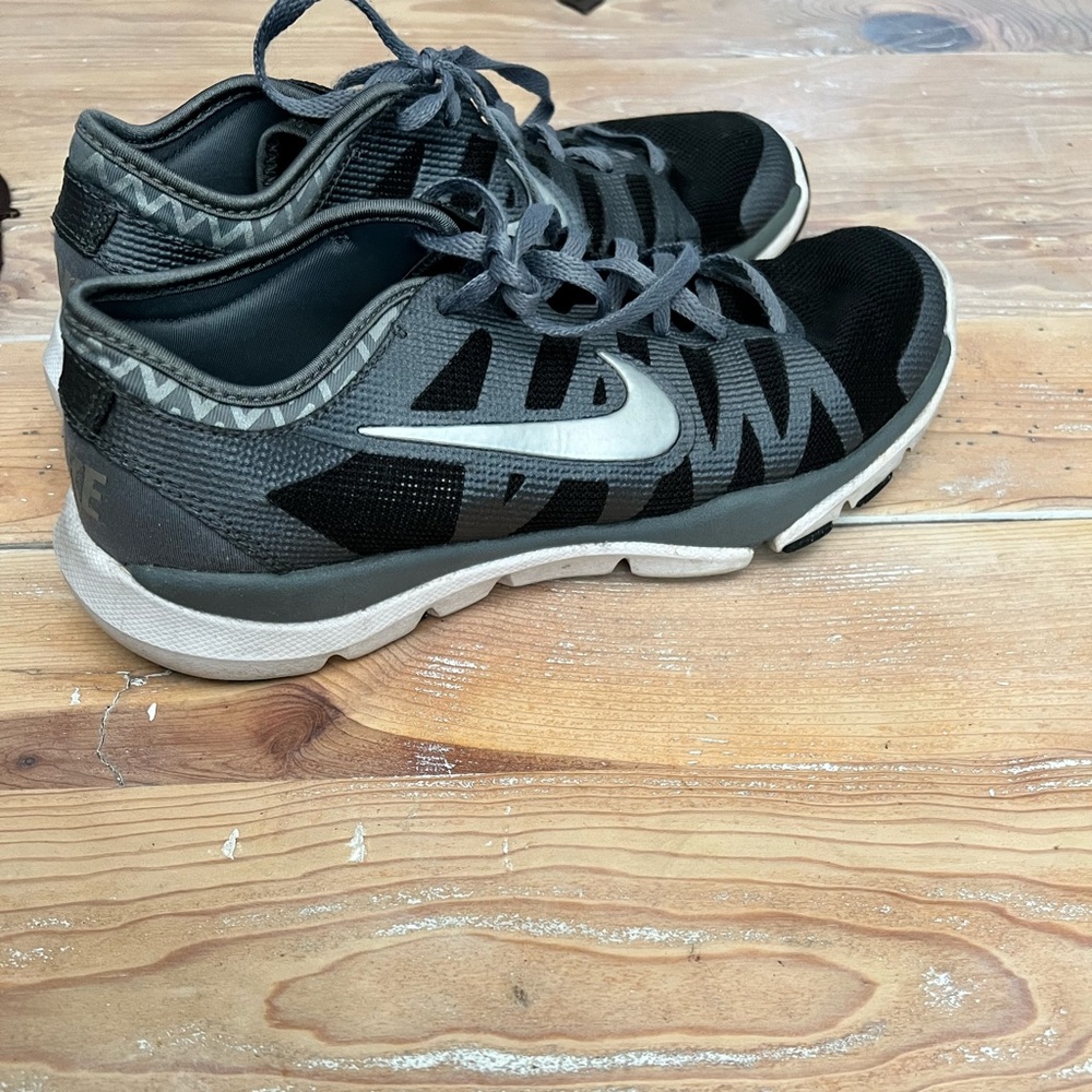 Nike Tennis Shoes